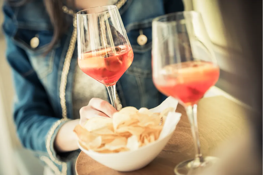 Aperitif wine and Chips